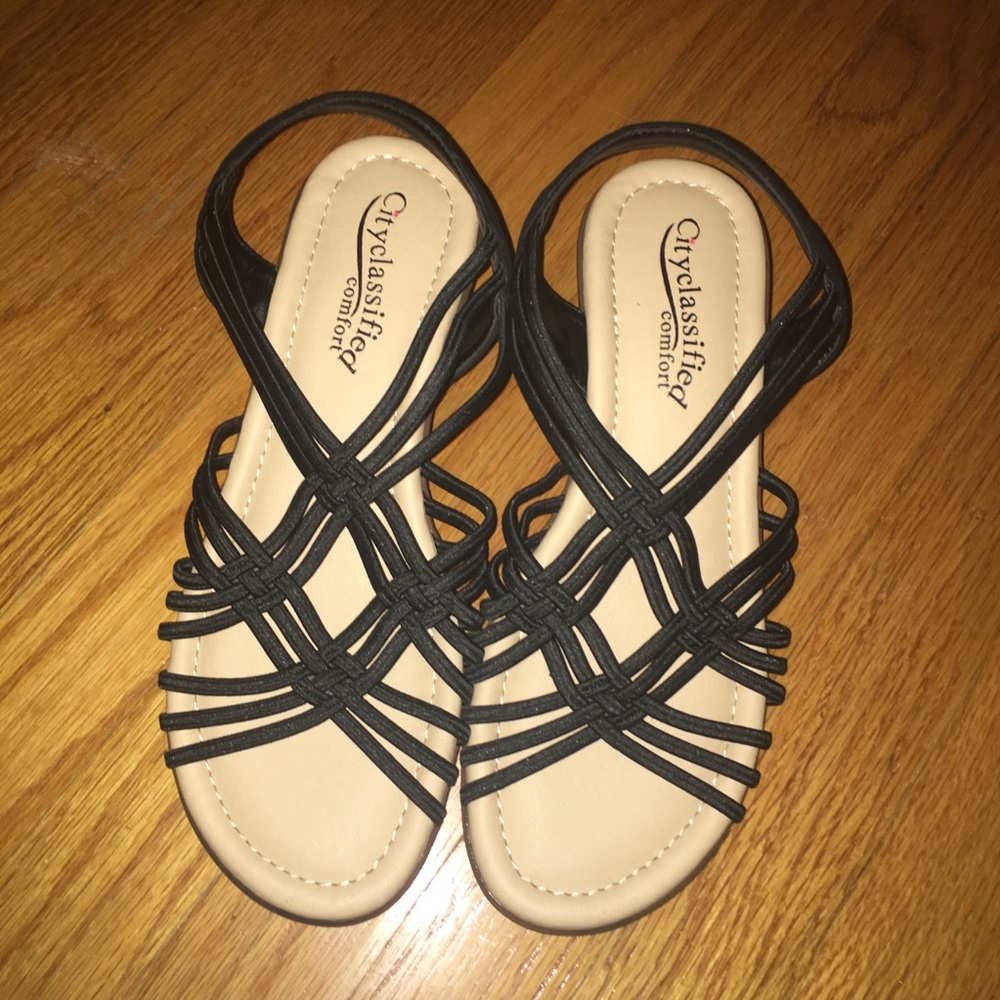 CITYCLASSIFIED BLACK LACE SANDALS - Picture 1 of 4